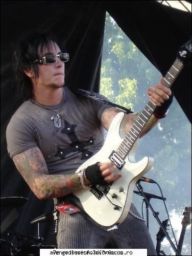 :nod: synyster
