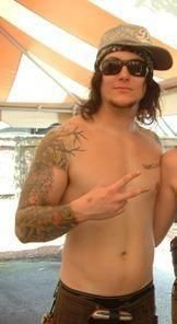 hopaaaa bad boy :nebun:  sexyyy synyster