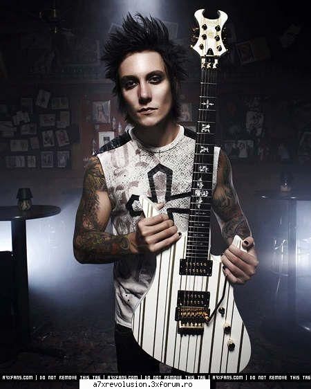 :nebun: ooo mama :cool: synyster