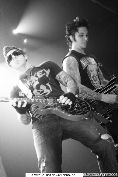 mai poon si eu :nebun: synyster and zacky